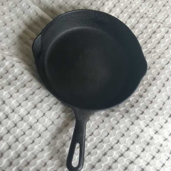 Griswold Cast Iron 9" Pan Skillet No. 6 - Picture 1 of 10